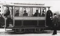 Imagine atasata: First_electric_tram-_Siemens_1881_in_Lichterfelde.jpg